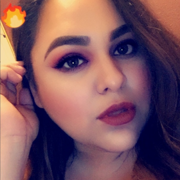 Meet your Posher, Kimberly ! 😘 - Picture 2 of 5